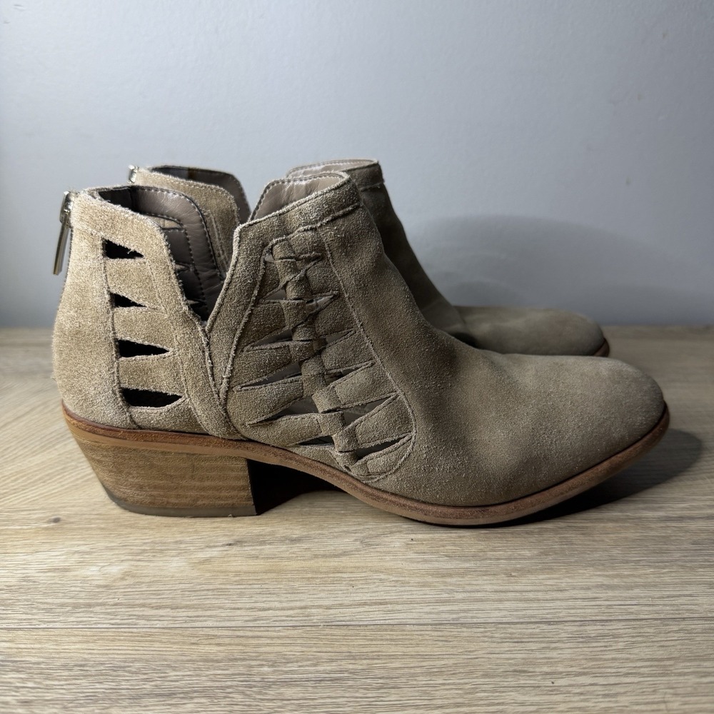 Vince Camuto Peera‎ Booties Taupe Cutout Ankle Stacked Heel Boho Moccasin 8M 38
